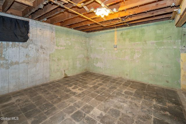 4 Woodrow Road, Amsterdam, NY 12010