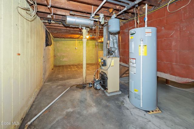 4 Woodrow Road, Amsterdam, NY 12010