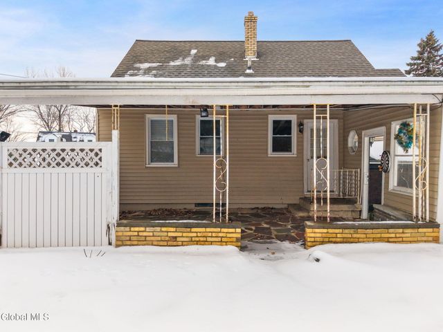 4 Woodrow Road, Amsterdam, NY 12010