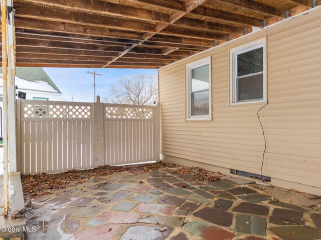 4 Woodrow Road, Amsterdam, NY 12010