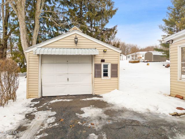 4 Woodrow Road, Amsterdam, NY 12010