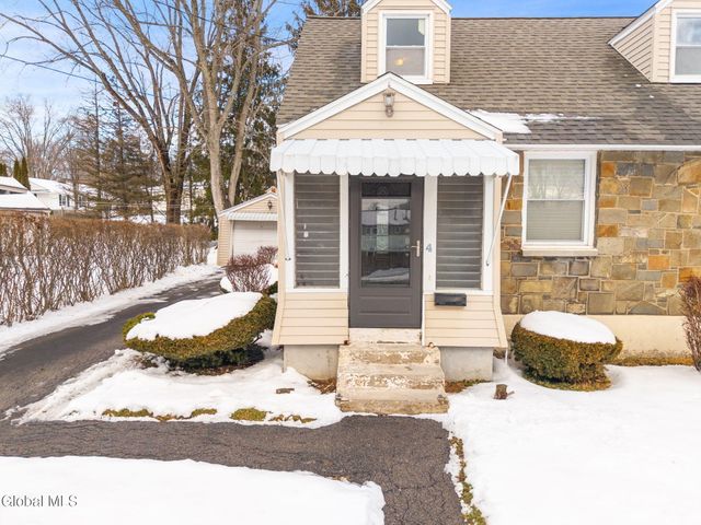 4 Woodrow Road, Amsterdam, NY 12010