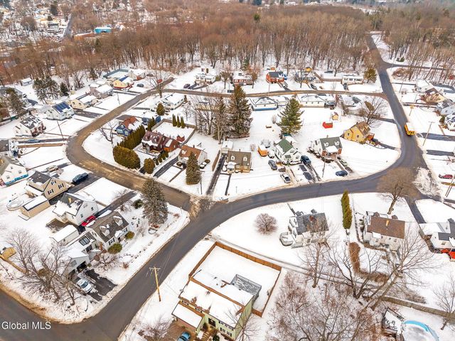 4 Woodrow Road, Amsterdam, NY 12010