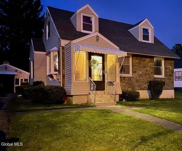 4 Woodrow Road, Amsterdam, NY 12010