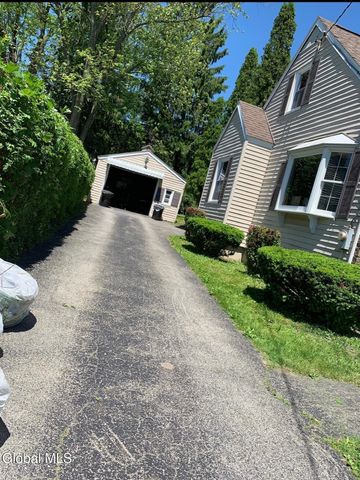 4 Woodrow Road, Amsterdam, NY 12010