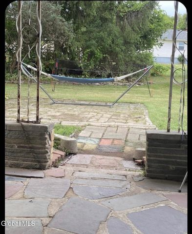 4 Woodrow Road, Amsterdam, NY 12010