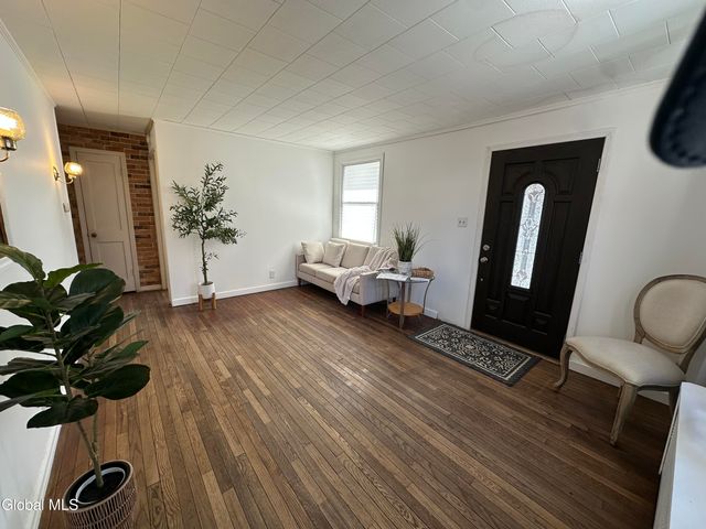 4 Woodrow Road, Amsterdam, NY 12010