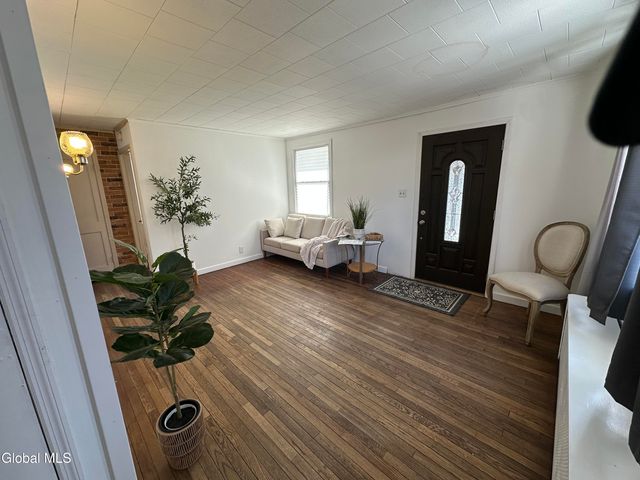 4 Woodrow Road, Amsterdam, NY 12010