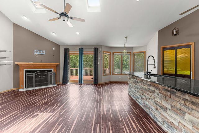 230 Lakeview Court, Steger, IL 60475
