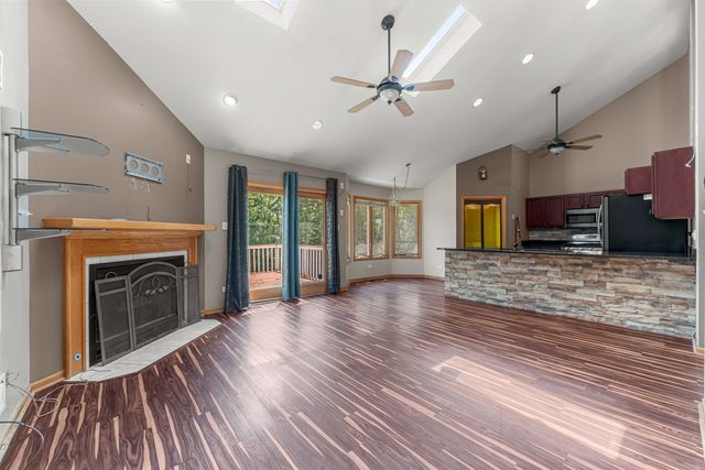 230 Lakeview Court, Steger, IL 60475