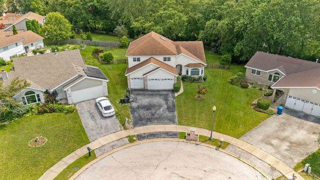 230 Lakeview Court, Steger, IL 60475