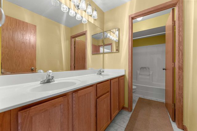 230 Lakeview Court, Steger, IL 60475