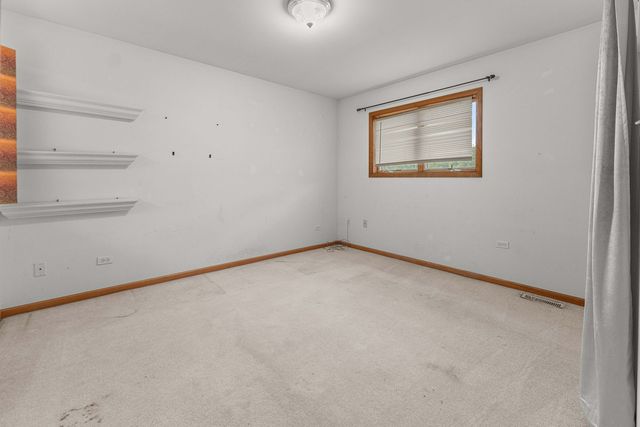230 Lakeview Court, Steger, IL 60475