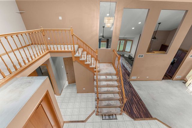 230 Lakeview Court, Steger, IL 60475
