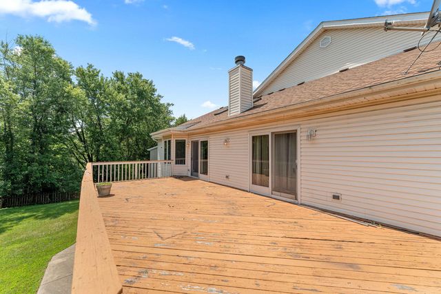 230 Lakeview Court, Steger, IL 60475