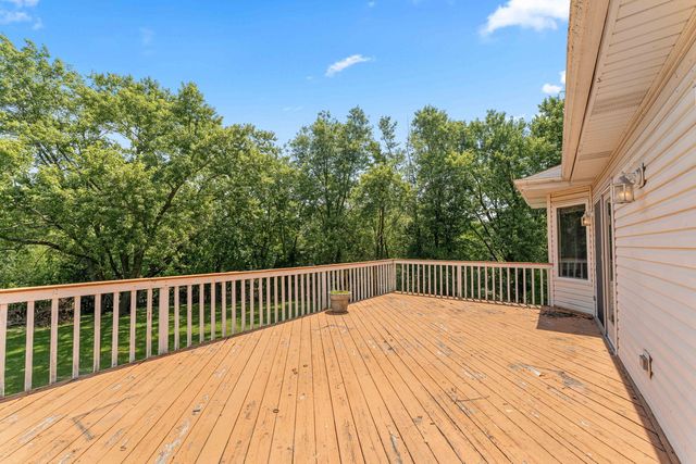 230 Lakeview Court, Steger, IL 60475