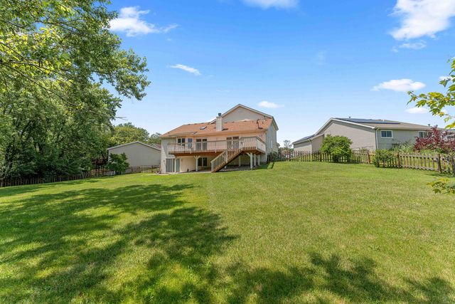 230 Lakeview Court, Steger, IL 60475