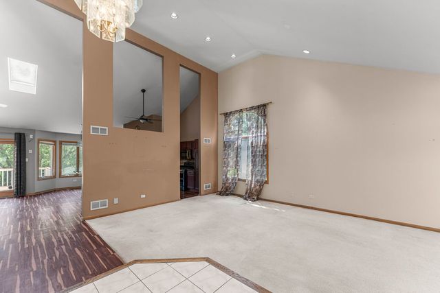 230 Lakeview Court, Steger, IL 60475