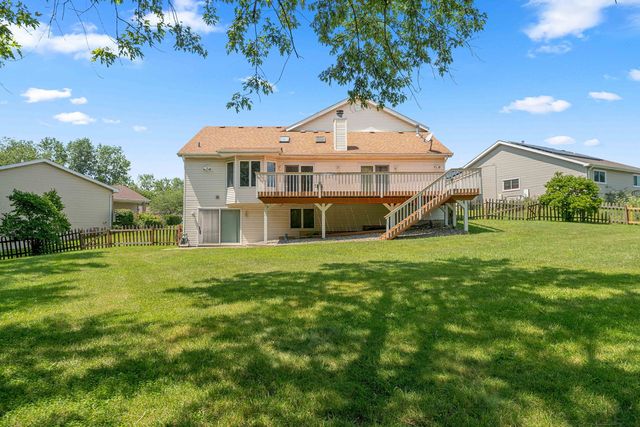 230 Lakeview Court, Steger, IL 60475