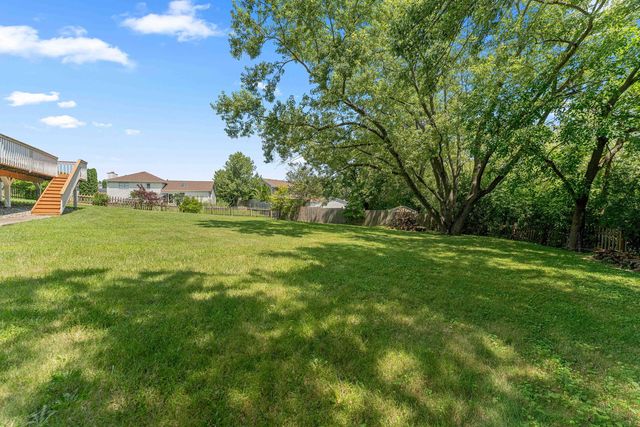 230 Lakeview Court, Steger, IL 60475