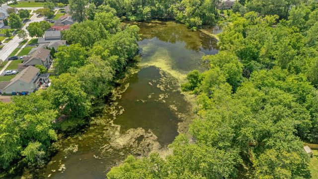 230 Lakeview Court, Steger, IL 60475