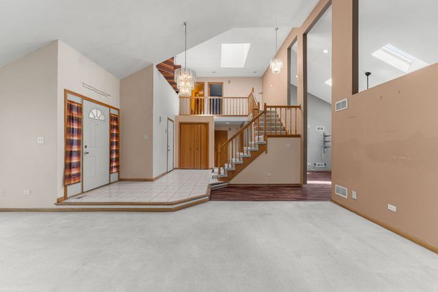 230 Lakeview Court, Steger, IL 60475