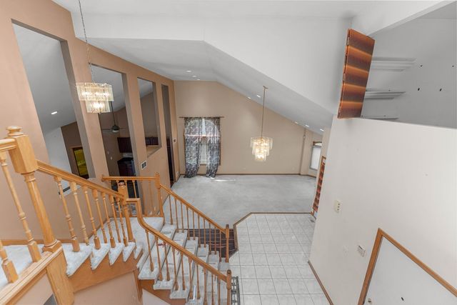 230 Lakeview Court, Steger, IL 60475