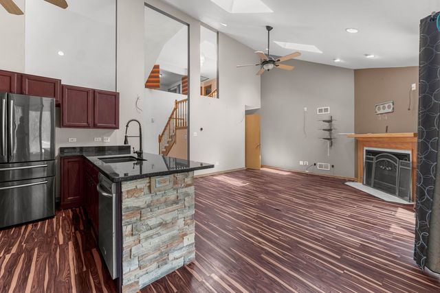 230 Lakeview Court, Steger, IL 60475