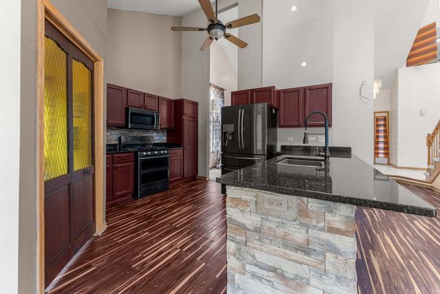 230 Lakeview Court, Steger, IL 60475