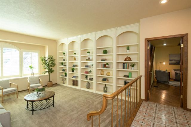 925 Scenic Ct, Modesto, CA 95355