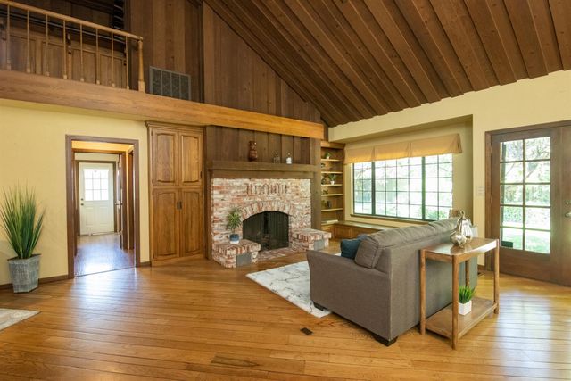 925 Scenic Ct, Modesto, CA 95355