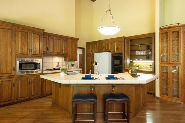 925 Scenic Ct, Modesto, CA 95355