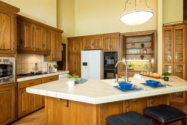 925 Scenic Ct, Modesto, CA 95355