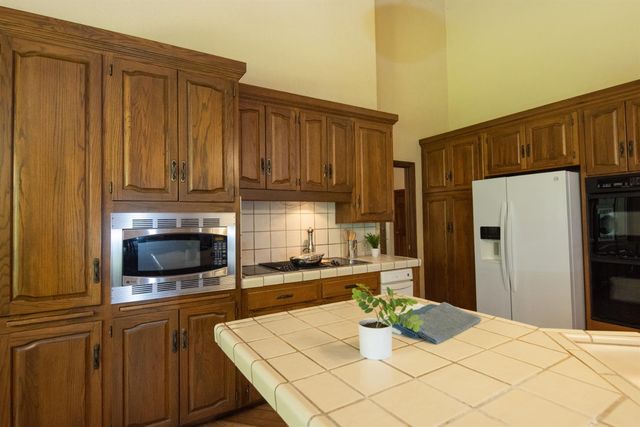 925 Scenic Ct, Modesto, CA 95355