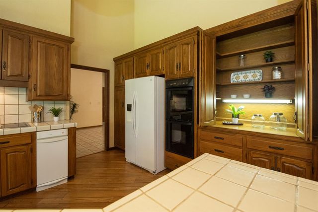 925 Scenic Ct, Modesto, CA 95355