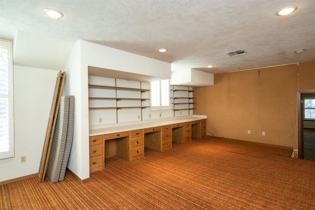 925 Scenic Ct, Modesto, CA 95355