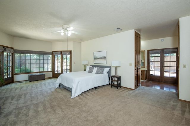 925 Scenic Ct, Modesto, CA 95355