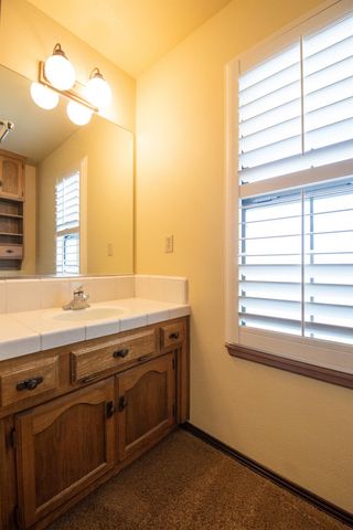 925 Scenic Ct, Modesto, CA 95355