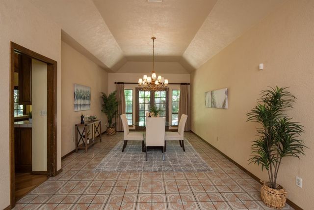 925 Scenic Ct, Modesto, CA 95355