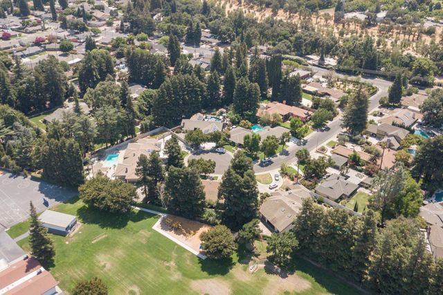 925 Scenic Ct, Modesto, CA 95355