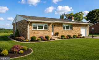 7049 LINCOLN HWY, Thomasville, PA 17364