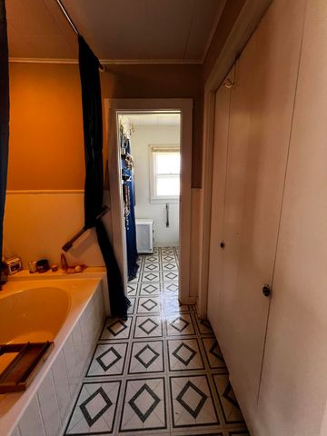 726 S Cherokee Street, Grove, OK 74344