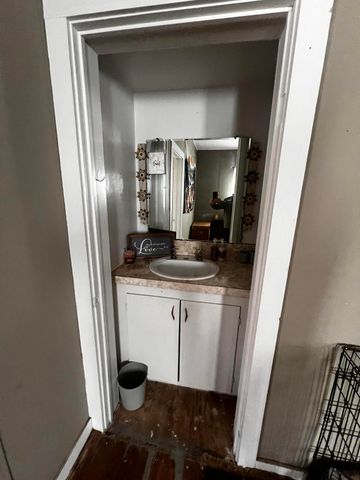 726 S Cherokee Street, Grove, OK 74344