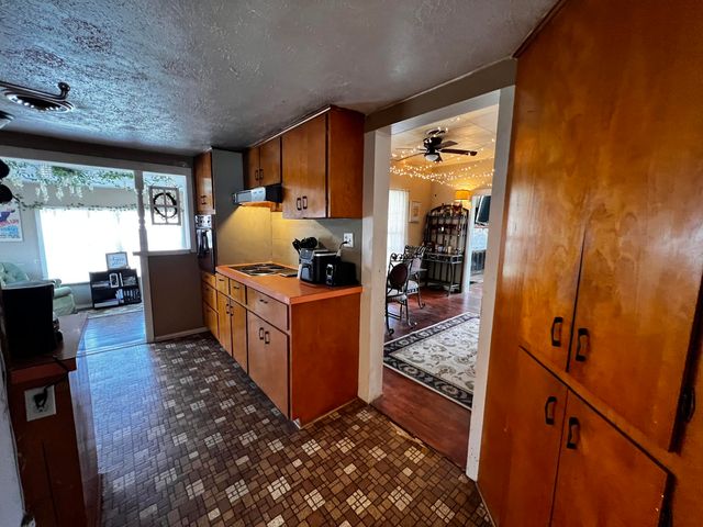 726 S Cherokee Street, Grove, OK 74344