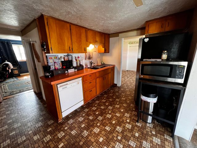 726 S Cherokee Street, Grove, OK 74344