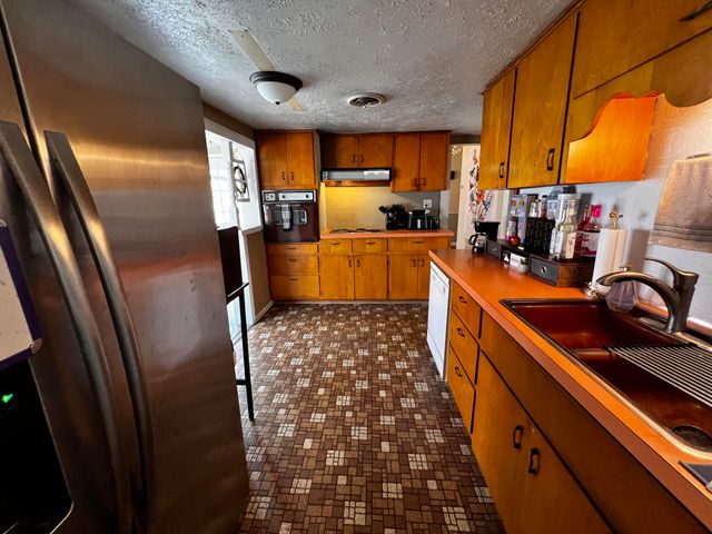 726 S Cherokee Street, Grove, OK 74344