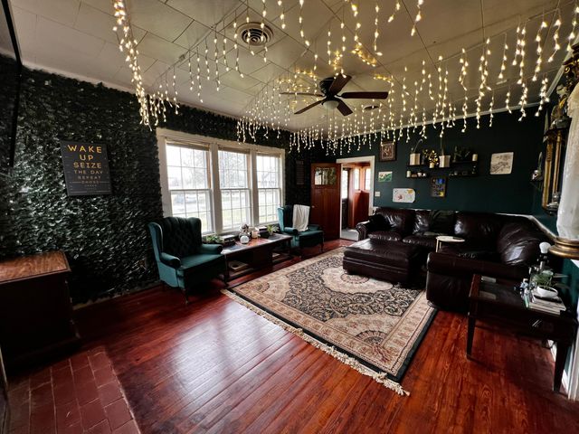 726 S Cherokee Street, Grove, OK 74344