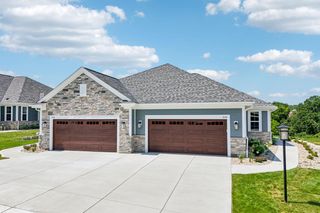 2116 Bluestem DRIVE #1402, Waukesha, WI 53188