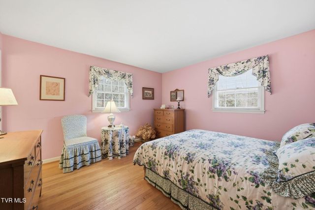 698 Garden Lane, Bristol, VA 24201