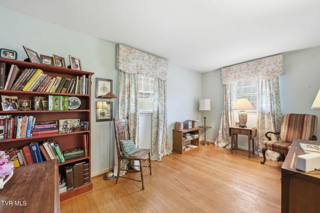 698 Garden Lane, Bristol, VA 24201